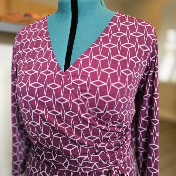 💜41 Hawthorn Geometric Print Wrap Dress - Burgundy & White - Picture 2 of 4